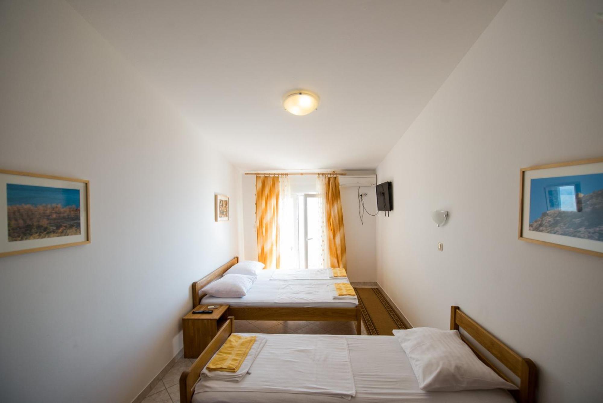 Bed And Breakfast Pero 3 Min Walk To The Beach Lokva Rogoznica Extérieur photo