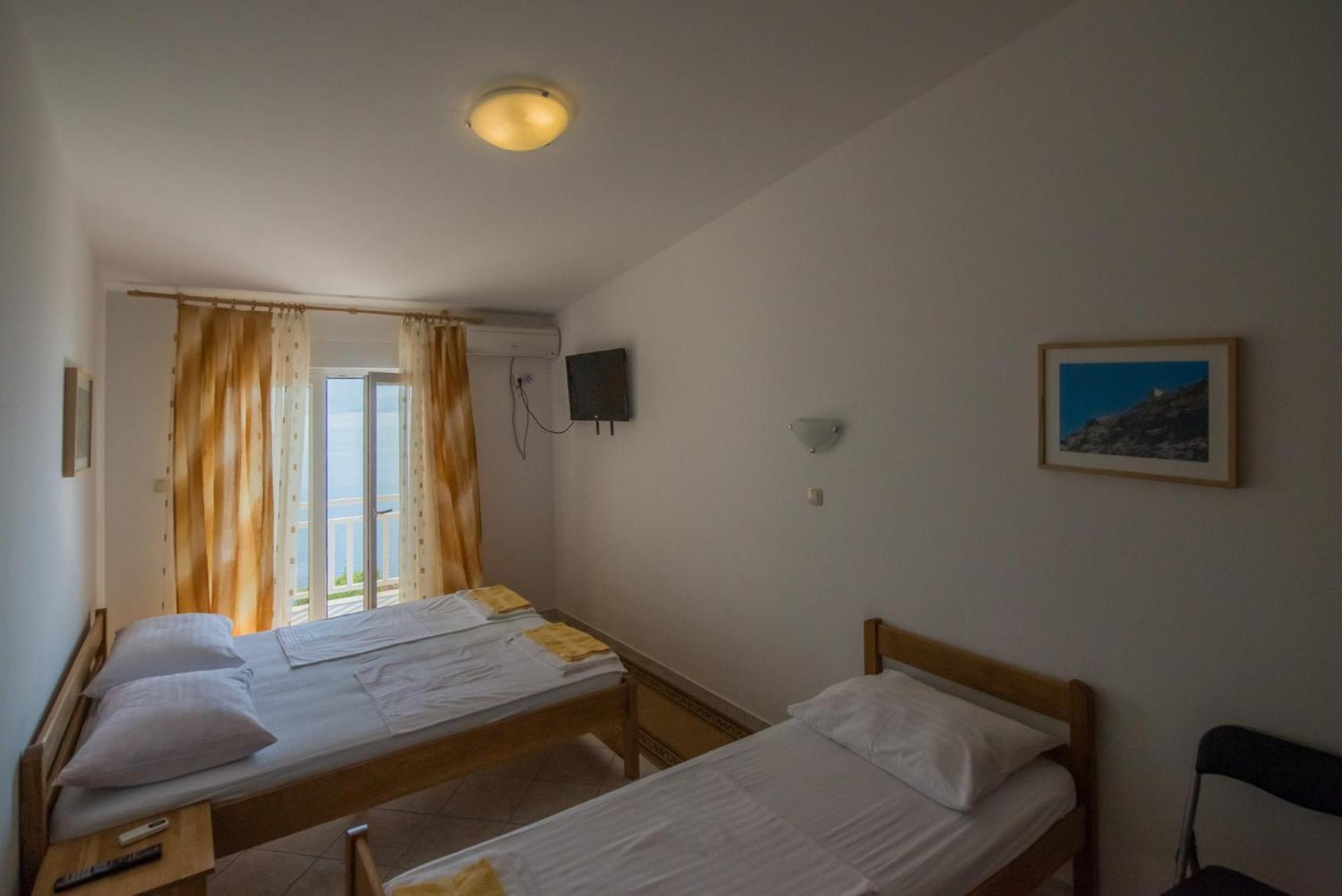 Bed And Breakfast Pero 3 Min Walk To The Beach Lokva Rogoznica Extérieur photo