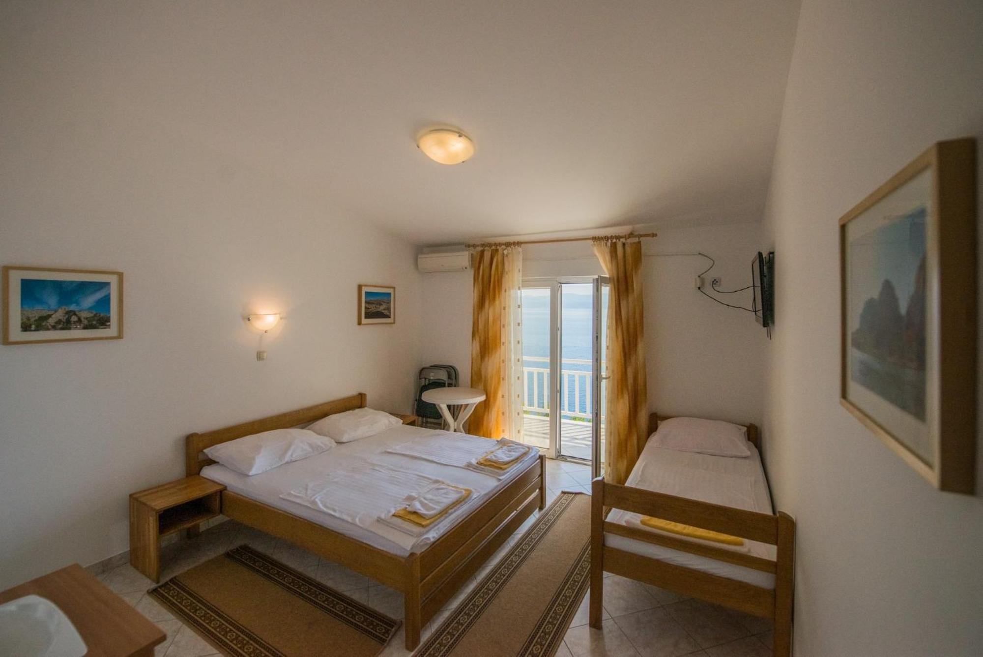Bed And Breakfast Pero 3 Min Walk To The Beach Lokva Rogoznica Extérieur photo