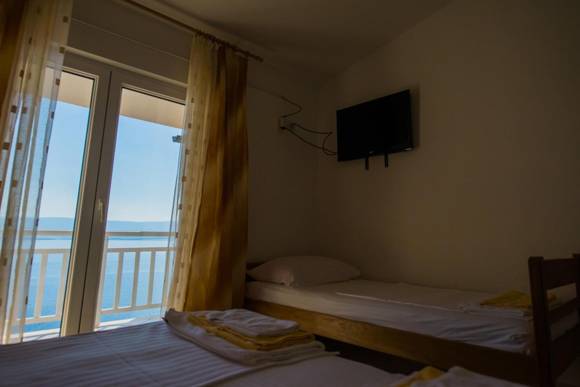 Bed And Breakfast Pero 3 Min Walk To The Beach Lokva Rogoznica Extérieur photo