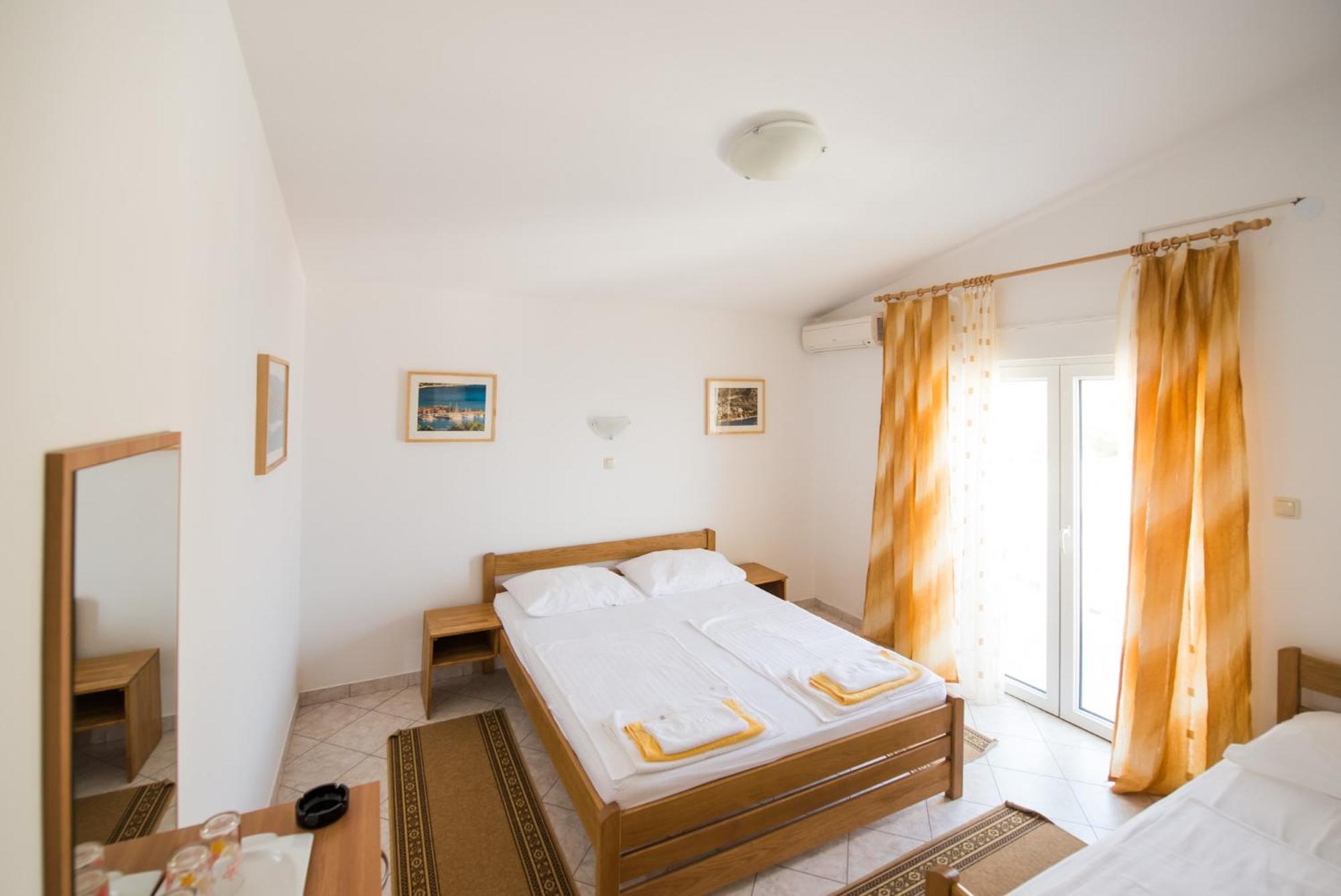Bed And Breakfast Pero 3 Min Walk To The Beach Lokva Rogoznica Extérieur photo