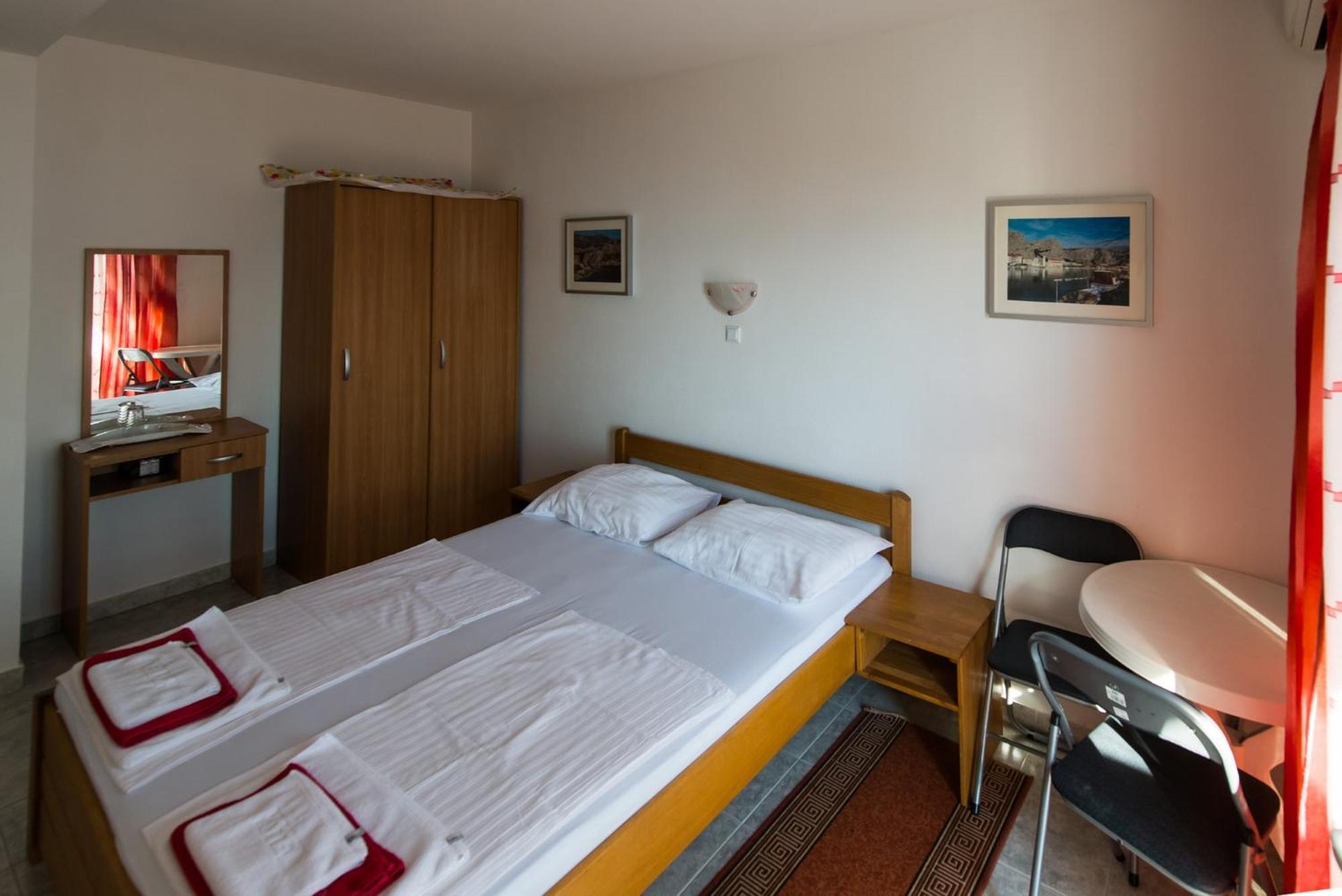 Bed And Breakfast Pero 3 Min Walk To The Beach Lokva Rogoznica Extérieur photo
