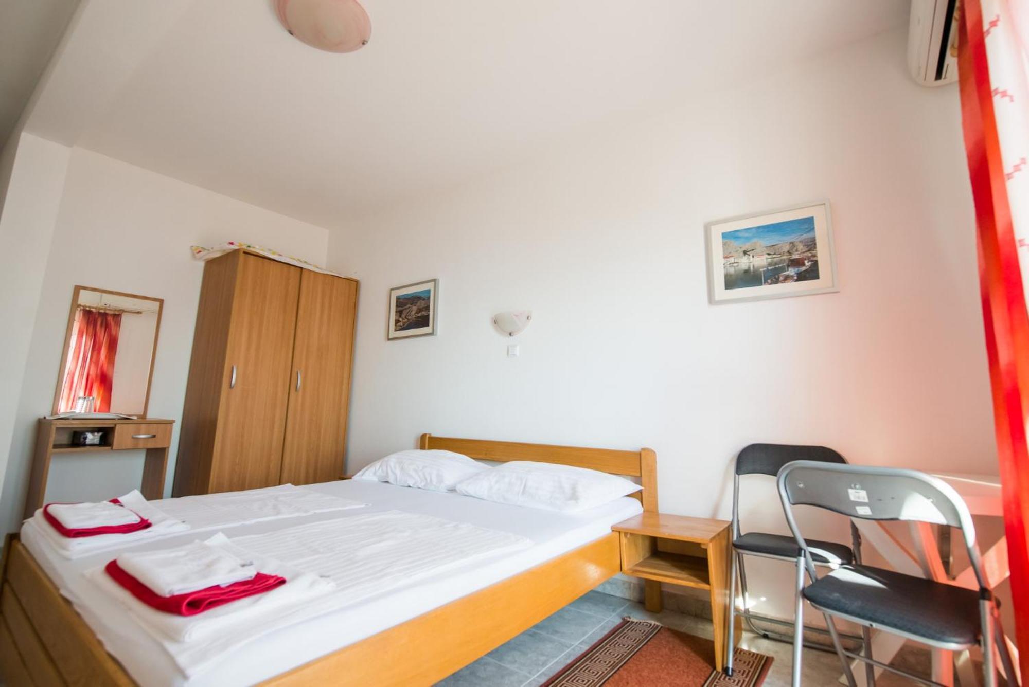 Bed And Breakfast Pero 3 Min Walk To The Beach Lokva Rogoznica Extérieur photo