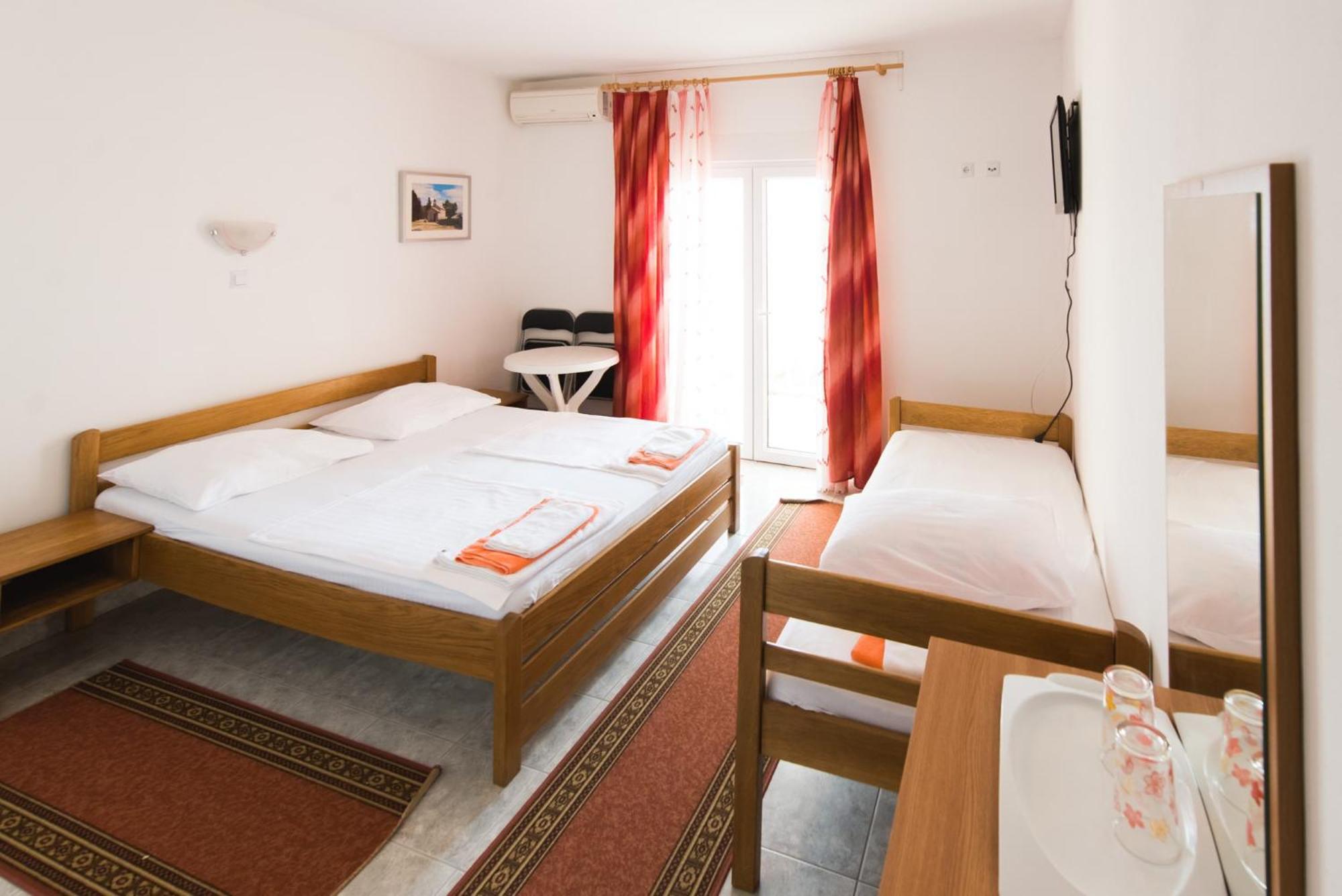 Bed And Breakfast Pero 3 Min Walk To The Beach Lokva Rogoznica Extérieur photo